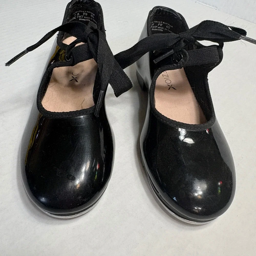 Capezio Jr. Tyette Tap Shoes Kids 2M Black Patent Ribbon Lace Up‎ N625C